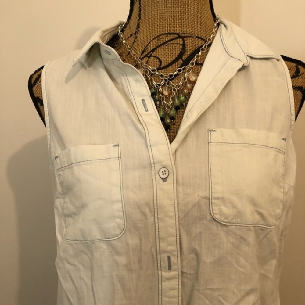 Old navy white sleeveless shirt.